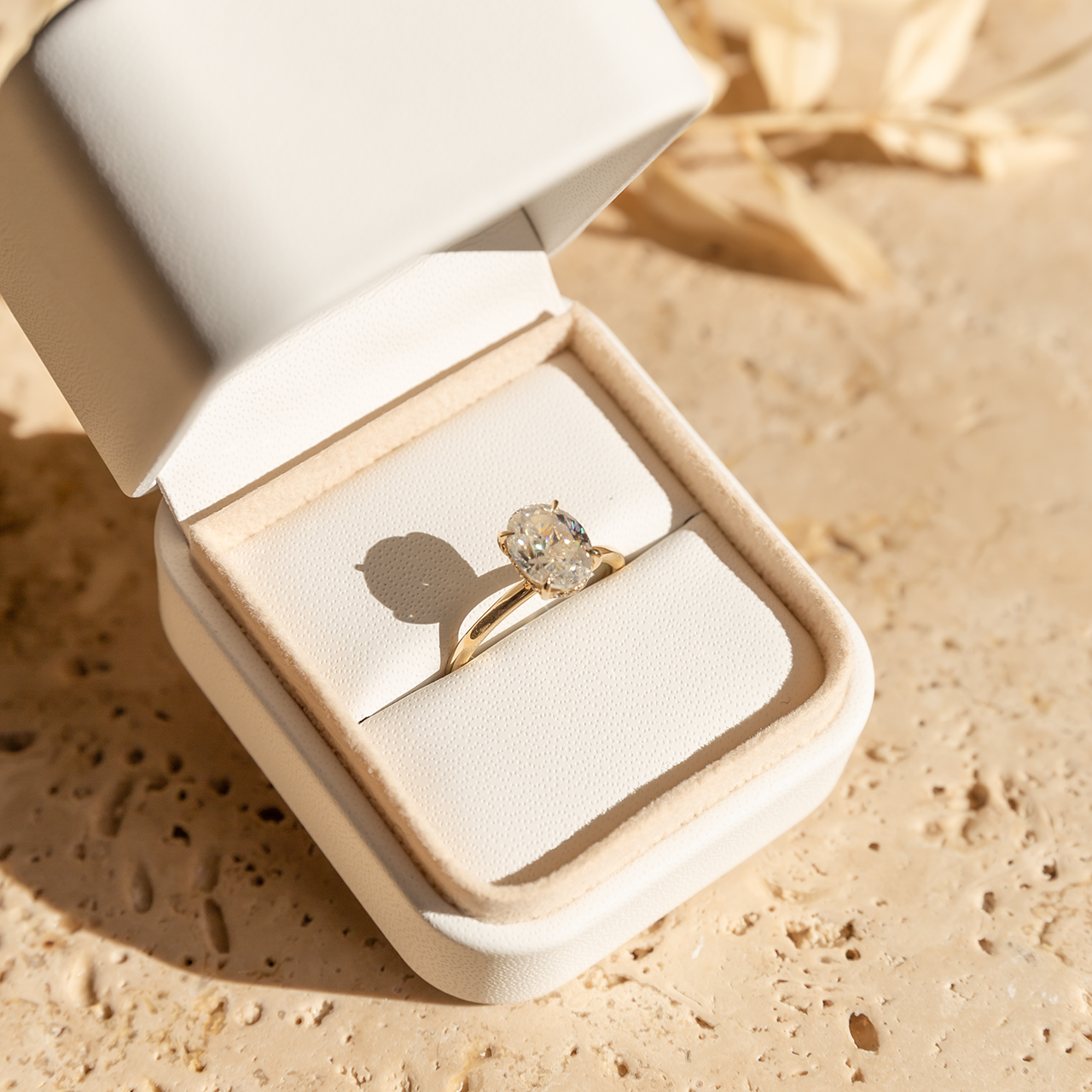 Oval Cut Moissanite Ring with 1 to 3 carats in 9k/10k/14k/18K White Gold, Yellow Gold or Rose Gold