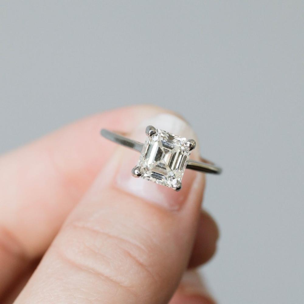 Moissanite Ring with 1 to 3 carats in 9k/10k/14k/18K White Gold, Yellow Gold or Rose Gold