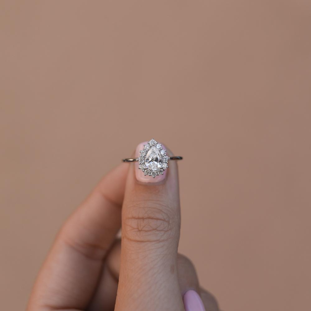 Pear Cut Moissanite Ring with 1 to 3 carats in 9k/10k/14k/18K White Gold, Yellow Gold or Rose Gold