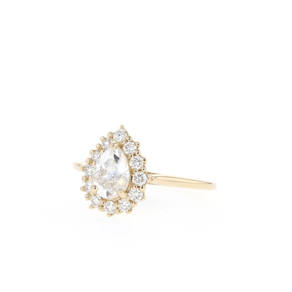 Pear Cut Moissanite Ring with 1 to 3 carats in 9k/10k/14k/18K White Gold, Yellow Gold or Rose Gold