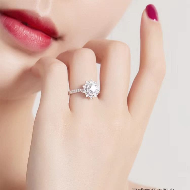 Round Cut Moissanite Ring with 1 to 3 carats in 9k/10k/14k/18K White Gold, Yellow Gold or Rose Gold