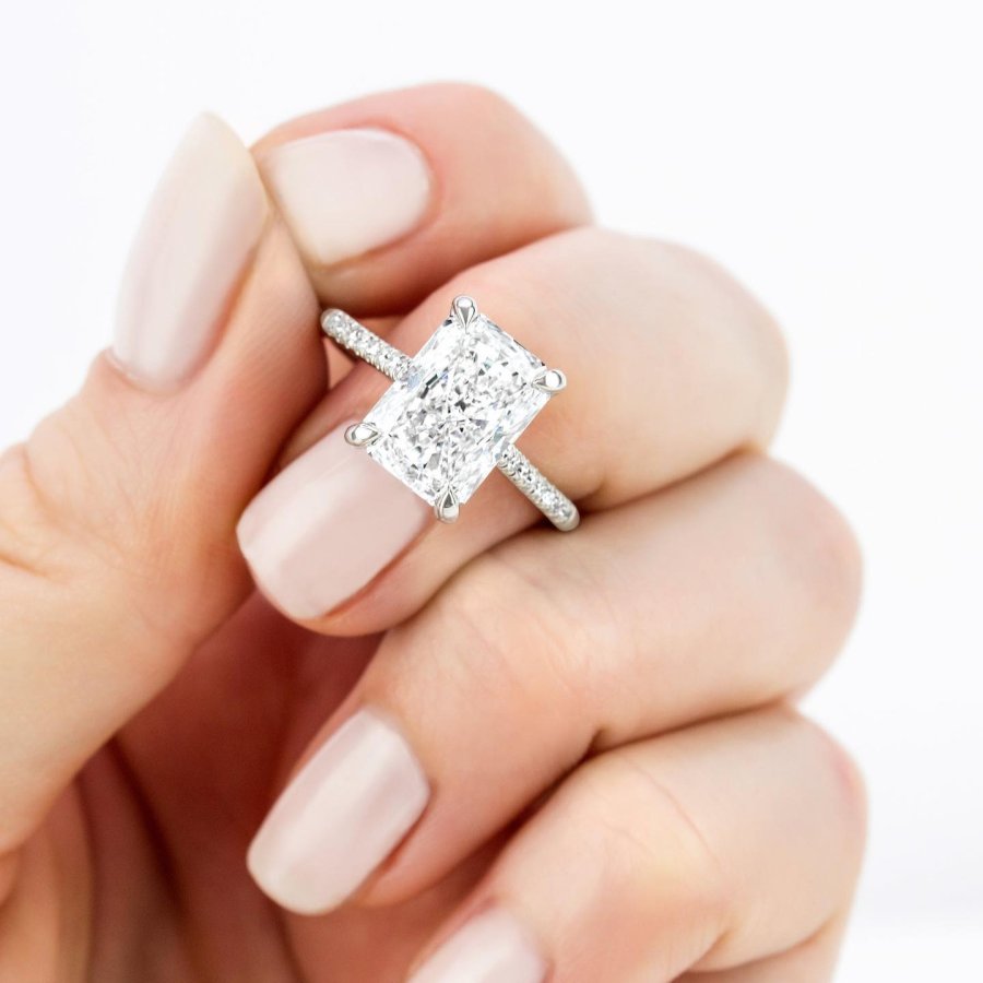 Round Cut Moissanite Ring with 1 to 3 carats in 9k/10k/14k/18K White Gold, Yellow Gold or Rose Gold