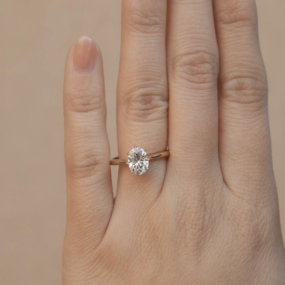 Oval Cut Moissanite Ring with 1 to 3 carats in 9k/10k/14k/18K White Gold, Yellow Gold or Rose Gold