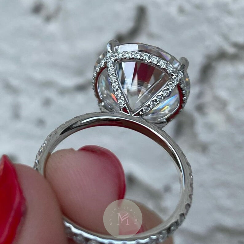 10ct Round Moissanite Engagement Ring