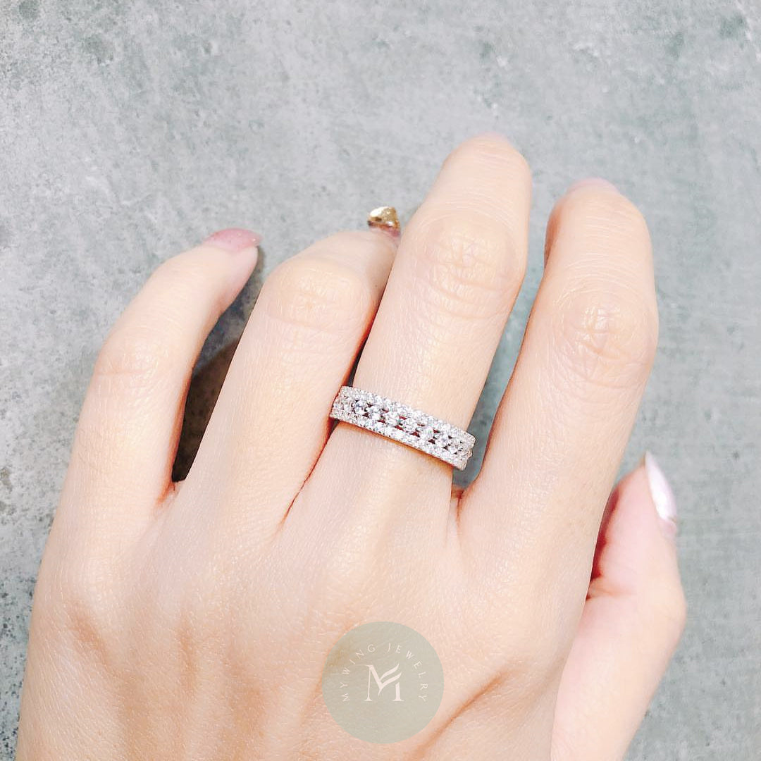 Round Moissanite Engagement Ring