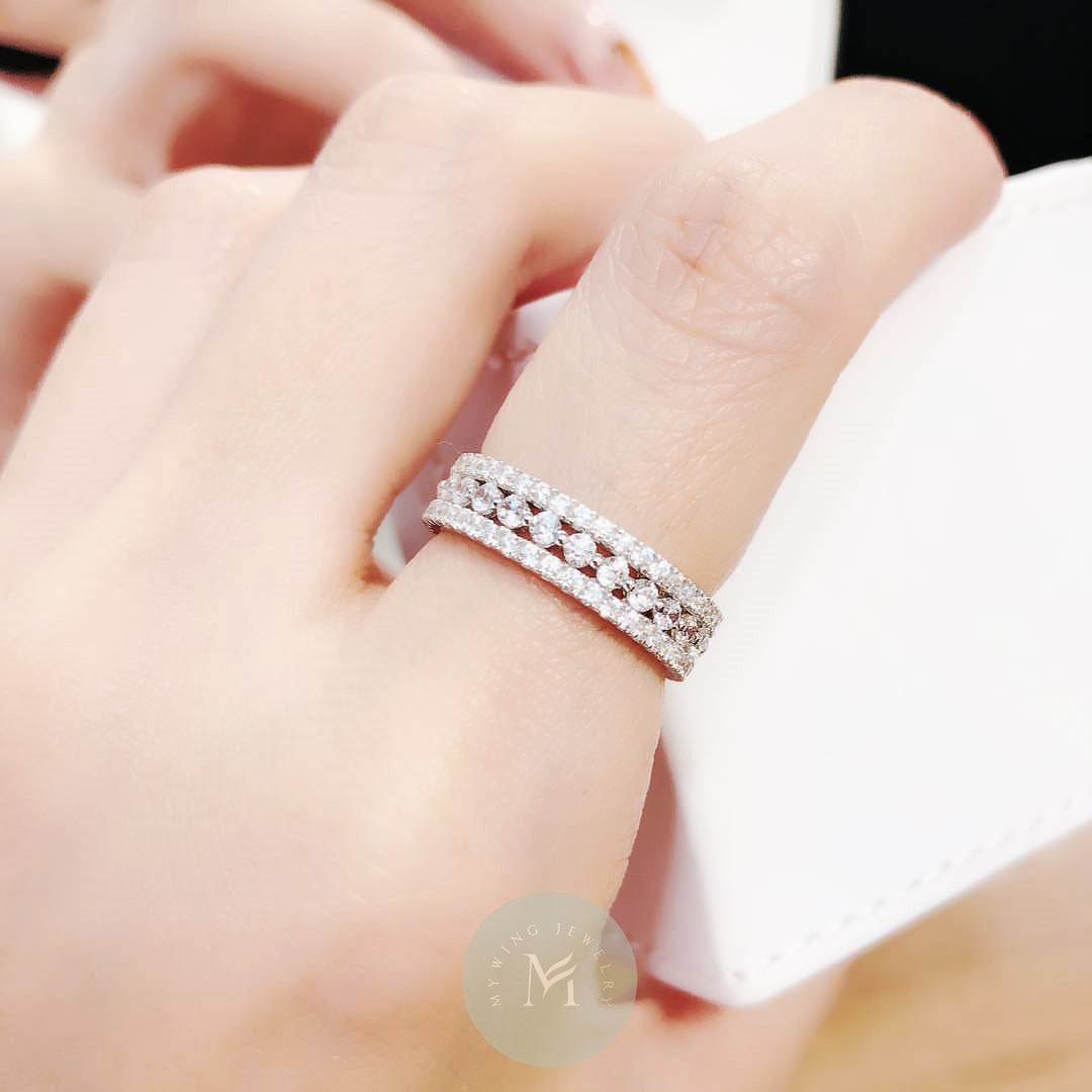 Round Moissanite Engagement Ring