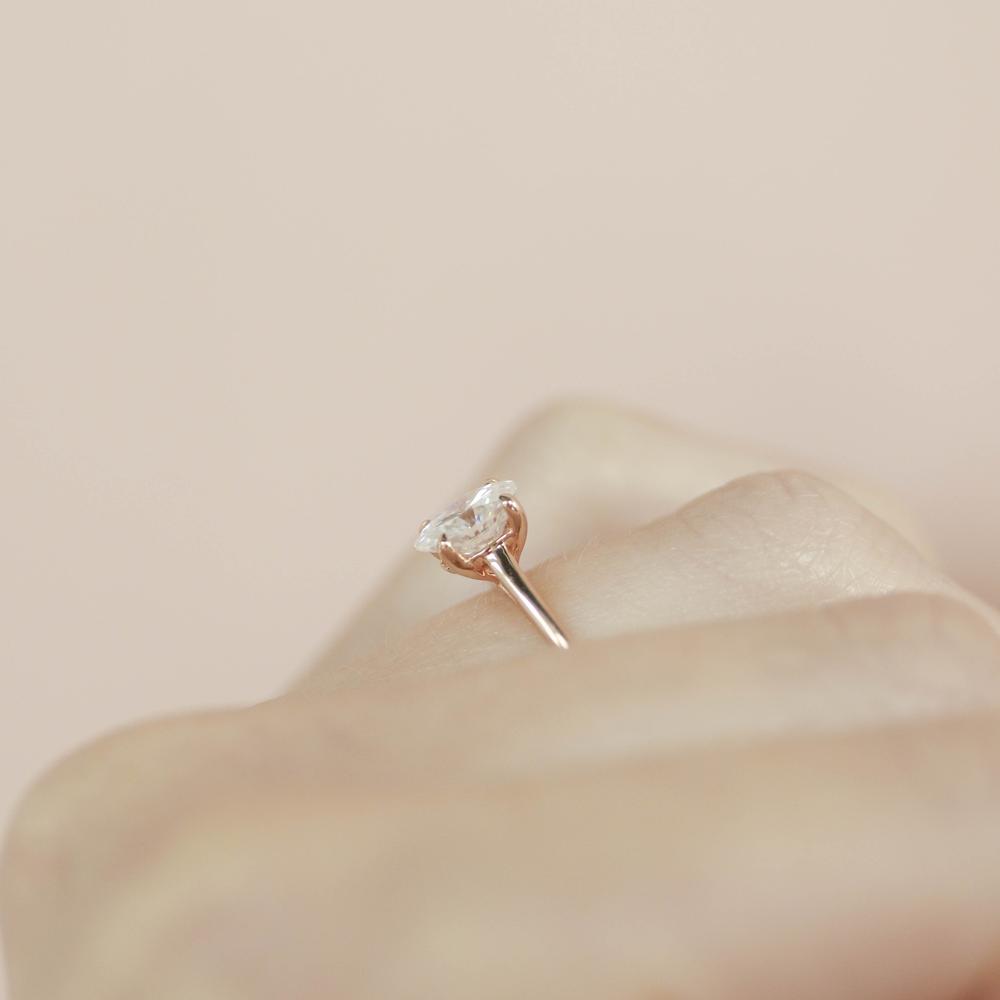 Oval Cut Moissanite 4 Prong Ring with 1 to 3 carats in 9k/10k/14k/18K White Gold, Yellow Gold or Rose Gold