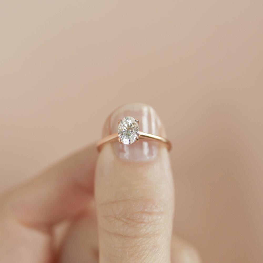 Oval Cut Moissanite 4 Prong Ring with 1 to 3 carats in 9k/10k/14k/18K White Gold, Yellow Gold or Rose Gold