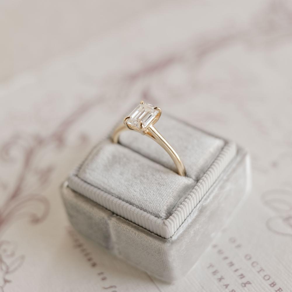 Solidaire Emeralds Cut Moissanite Ring