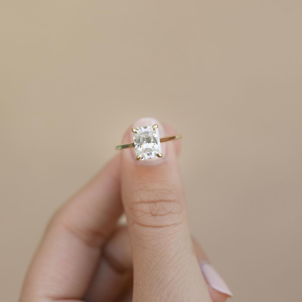 Solidaire Emeralds Cut Moissanite Ring