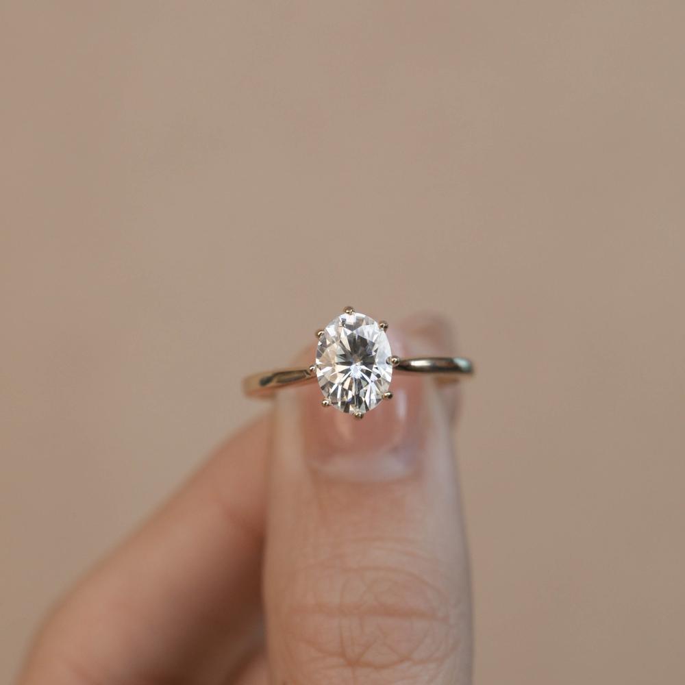 Oval Cut Moissanite Ring with 1 to 3 carats in 9k/10k/14k/18K White Gold, Yellow Gold or Rose Gold